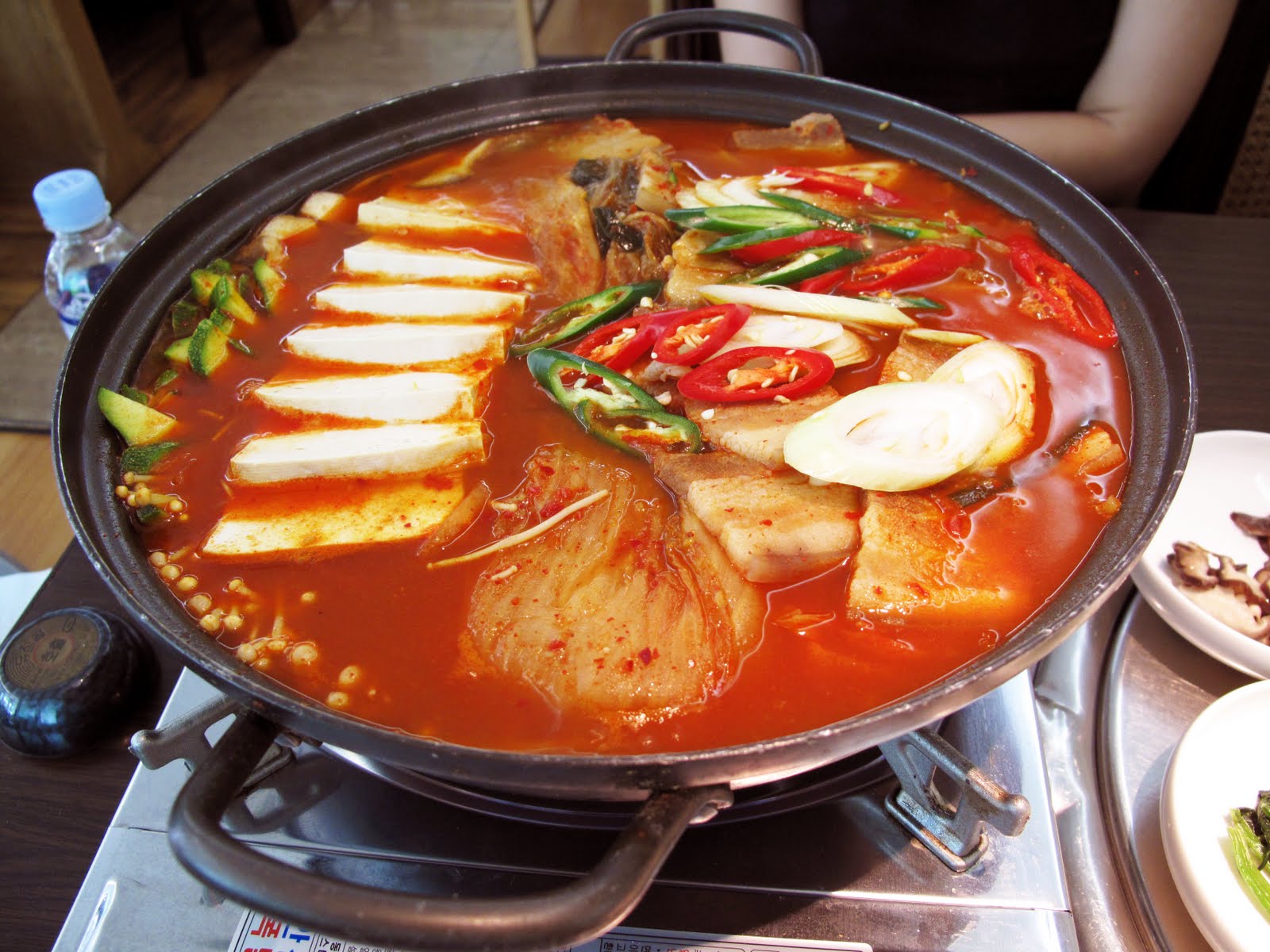 Cách nấu lẩu nấm kim chi Hàn Quốc ngon bổ rẻ - Cách Làm Món Ngon